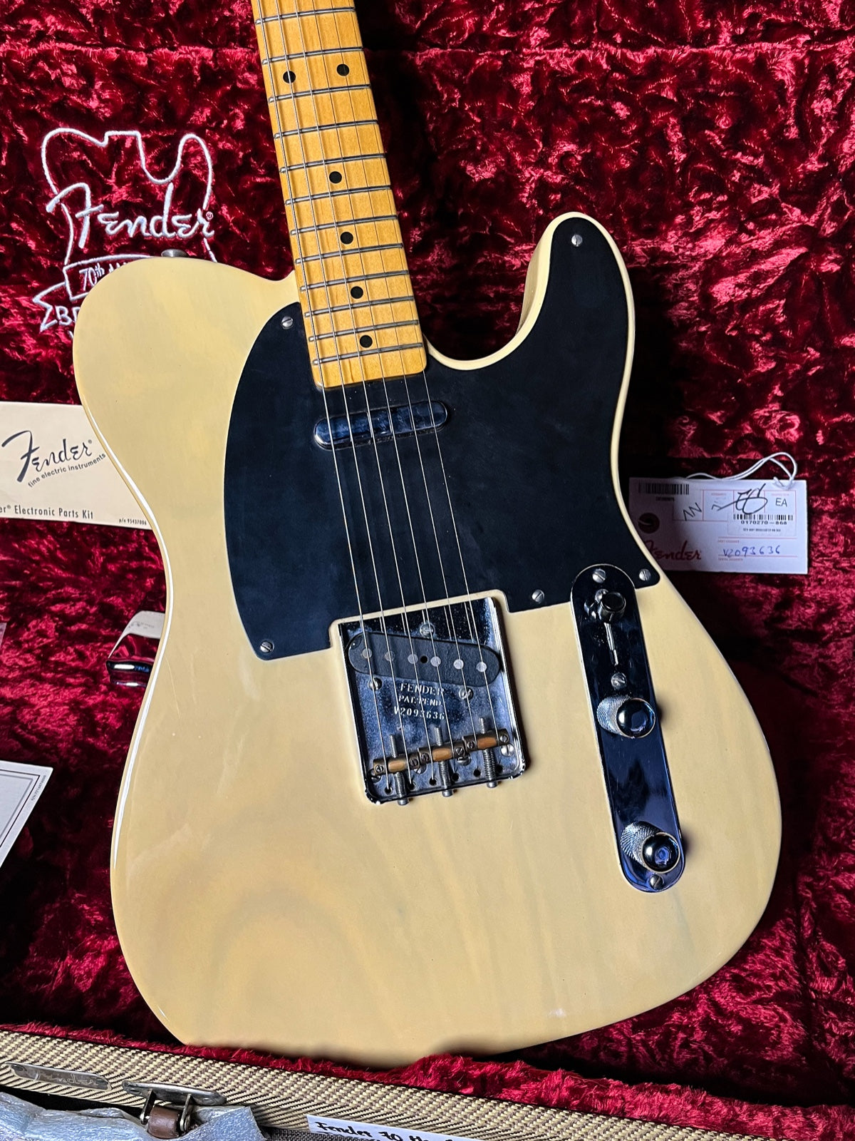 Fender 70th Anniversary Broadcaster Telecaster Blackguard Blonde