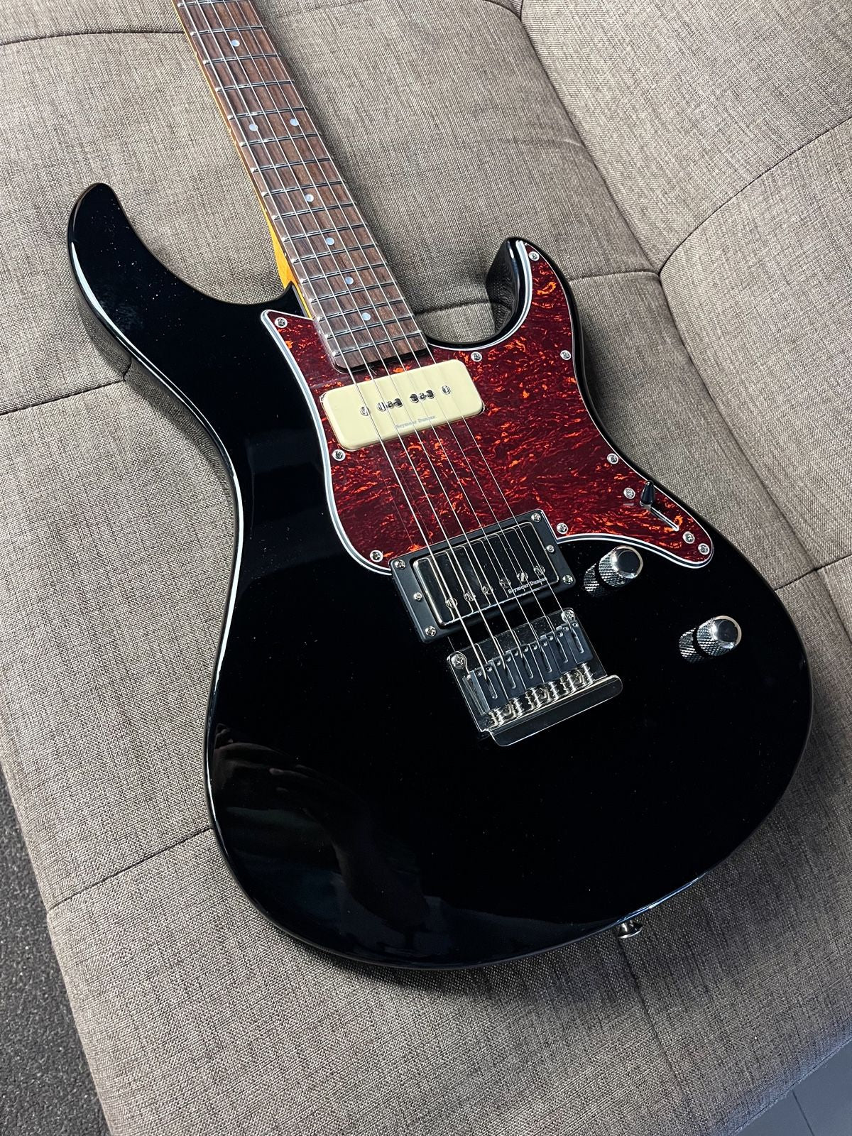 Yamaha Pasifica 611H