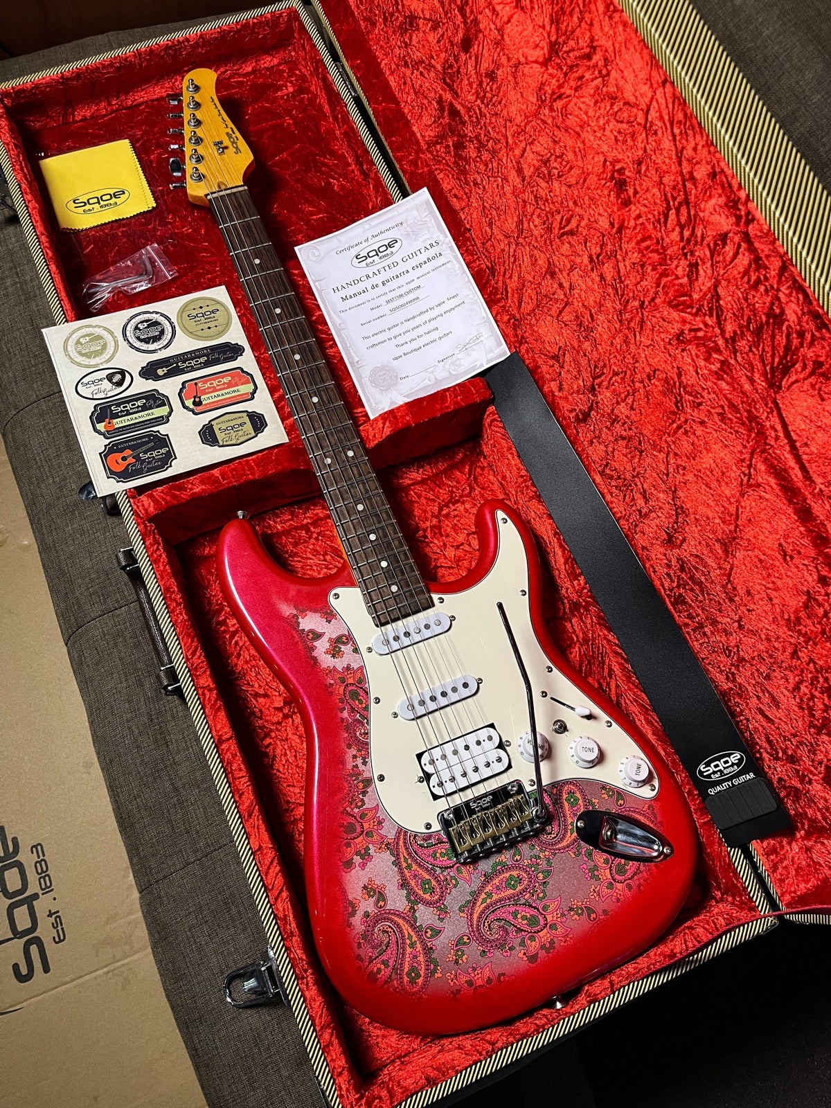 SQOE SEST1100 HSS Custom Shop Series in Pink Paisley Limited Edition