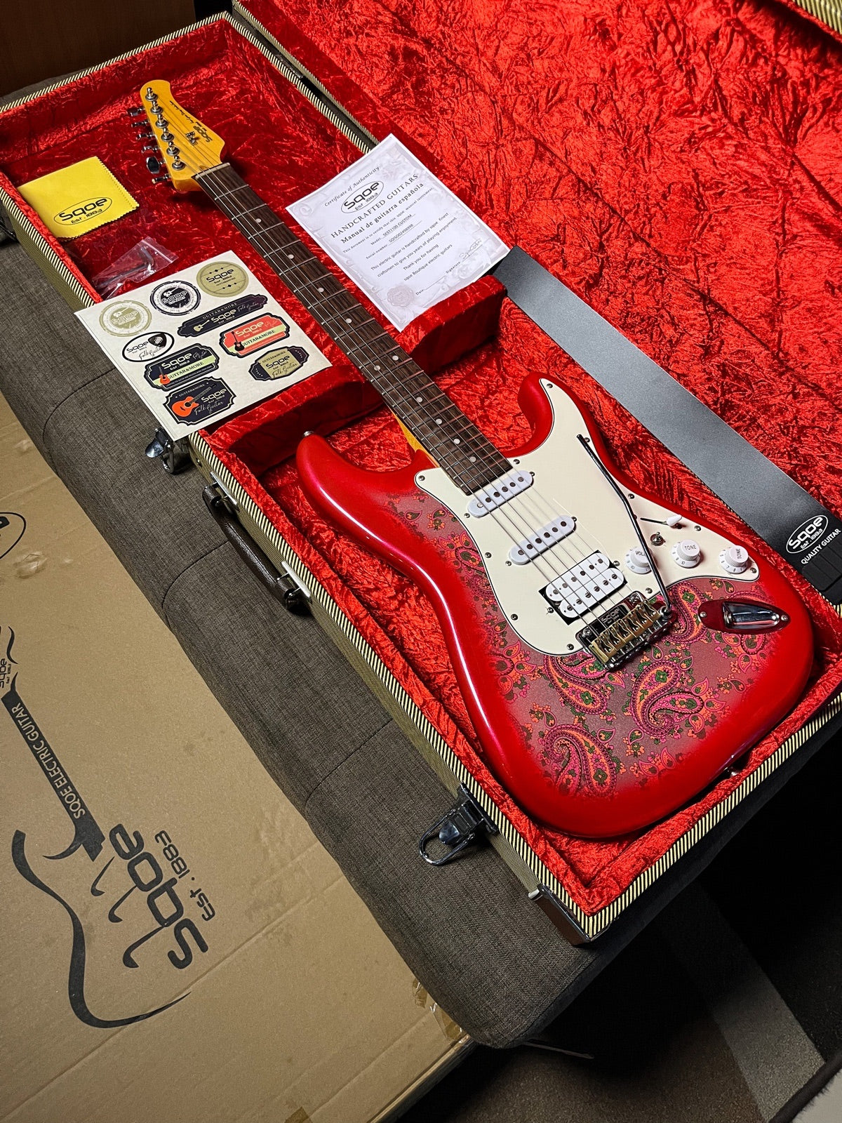SQOE SEST1100 HSS Custom Shop Series in Pink Paisley Limited Edition