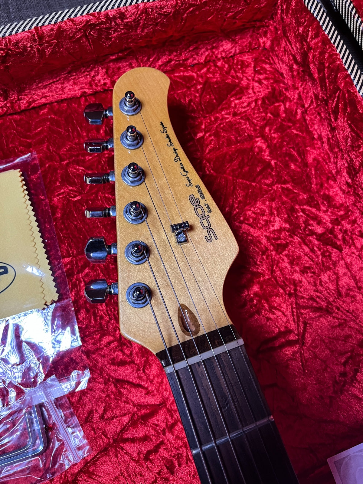 SQOE SEST1100 HSS Custom Shop Series in Pink Paisley Limited Edition