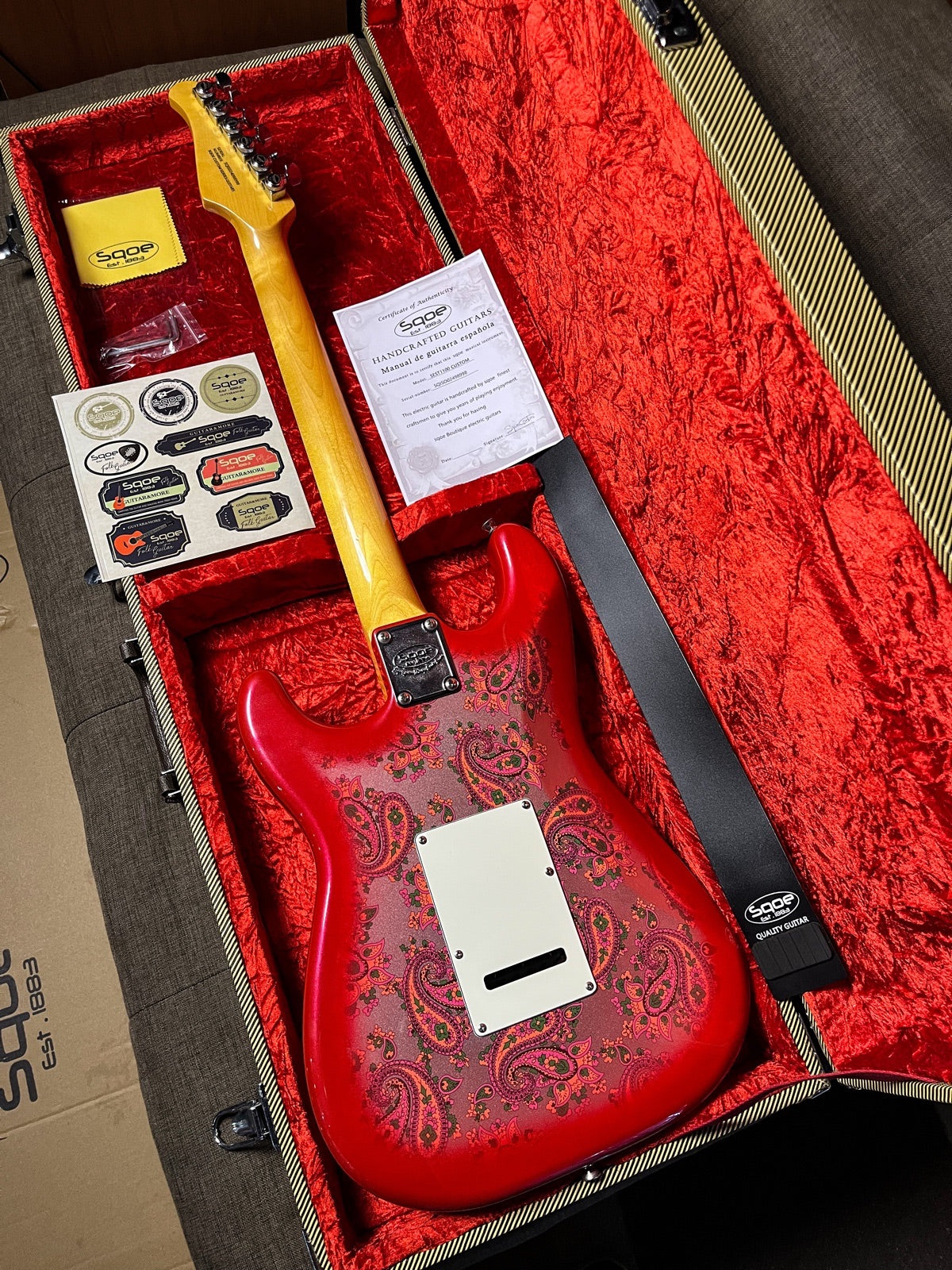 SQOE SEST1100 HSS Custom Shop Series in Pink Paisley Limited Edition