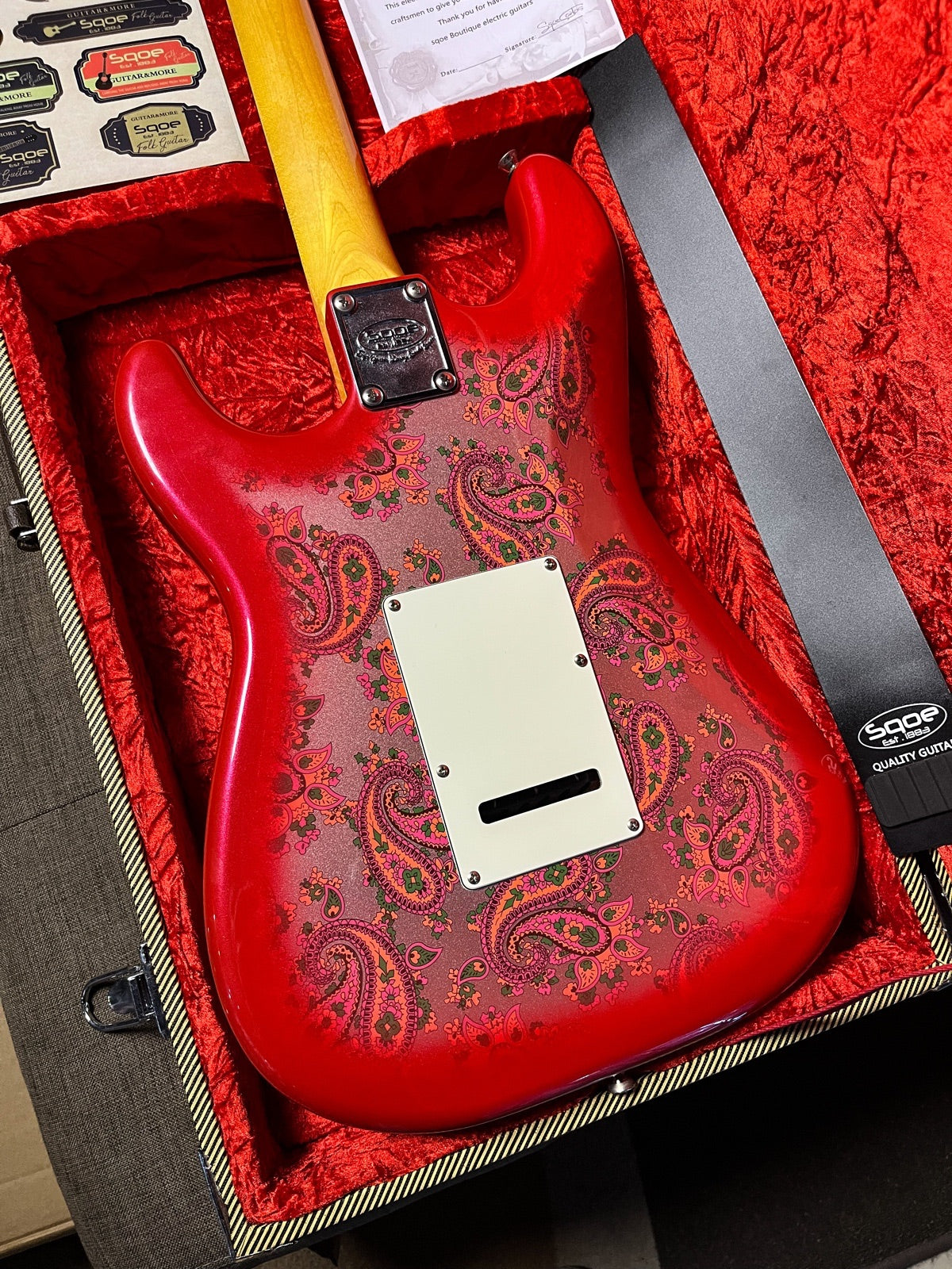 SQOE SEST1100 HSS Custom Shop Series in Pink Paisley Limited Edition