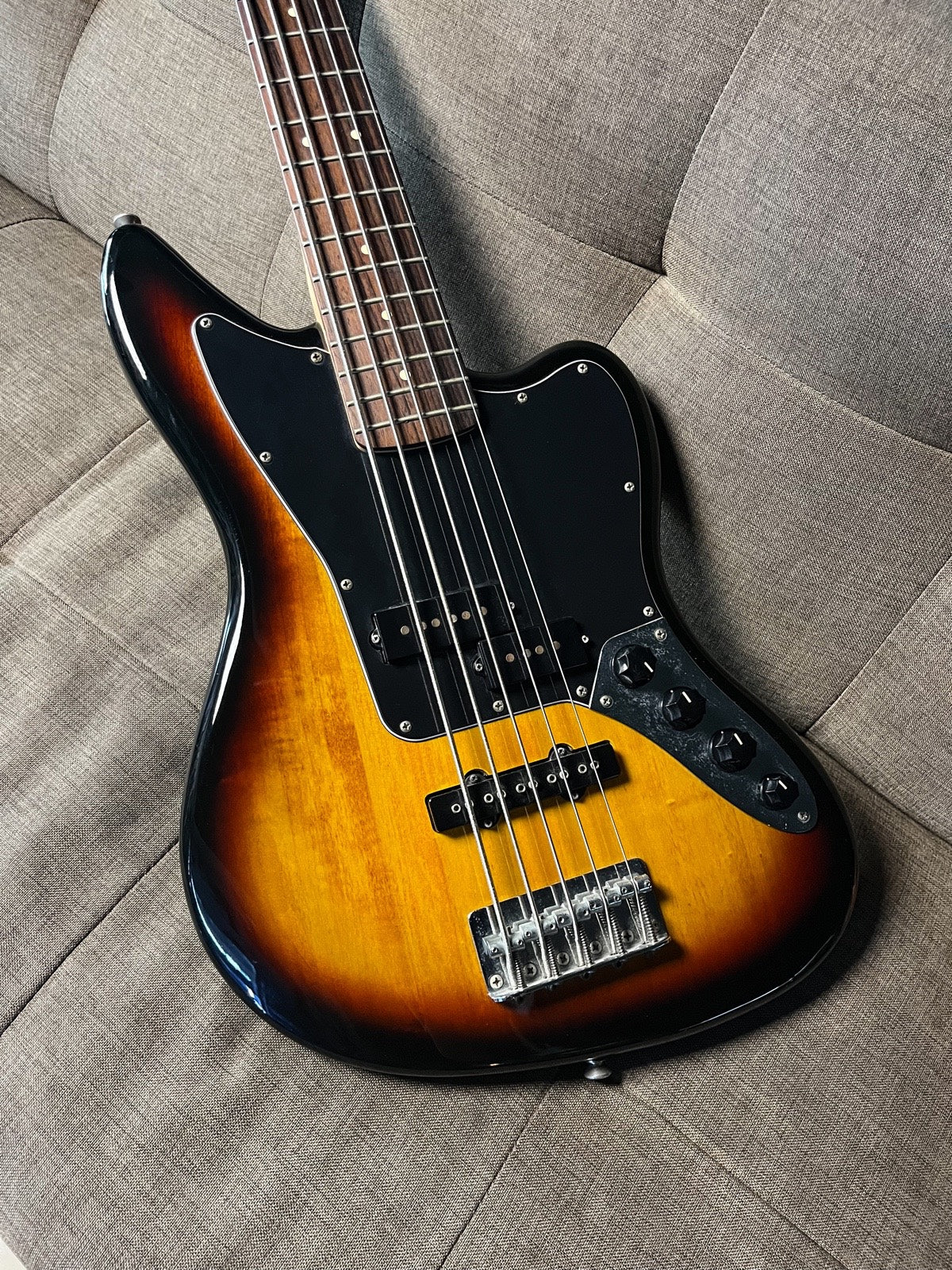 Squier Vintage Modified Jaguar Bass V 5 Strings