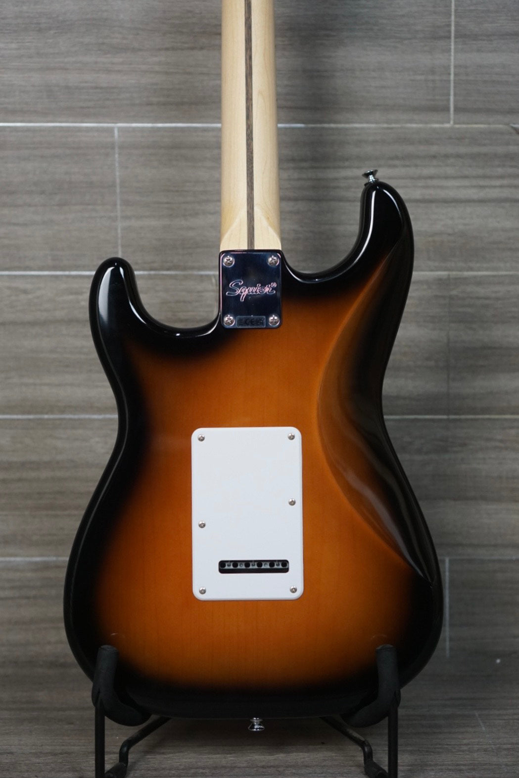 Squier Sonic Stratocaster HSS White Pickguard Maple FB 2 Color Sunburst