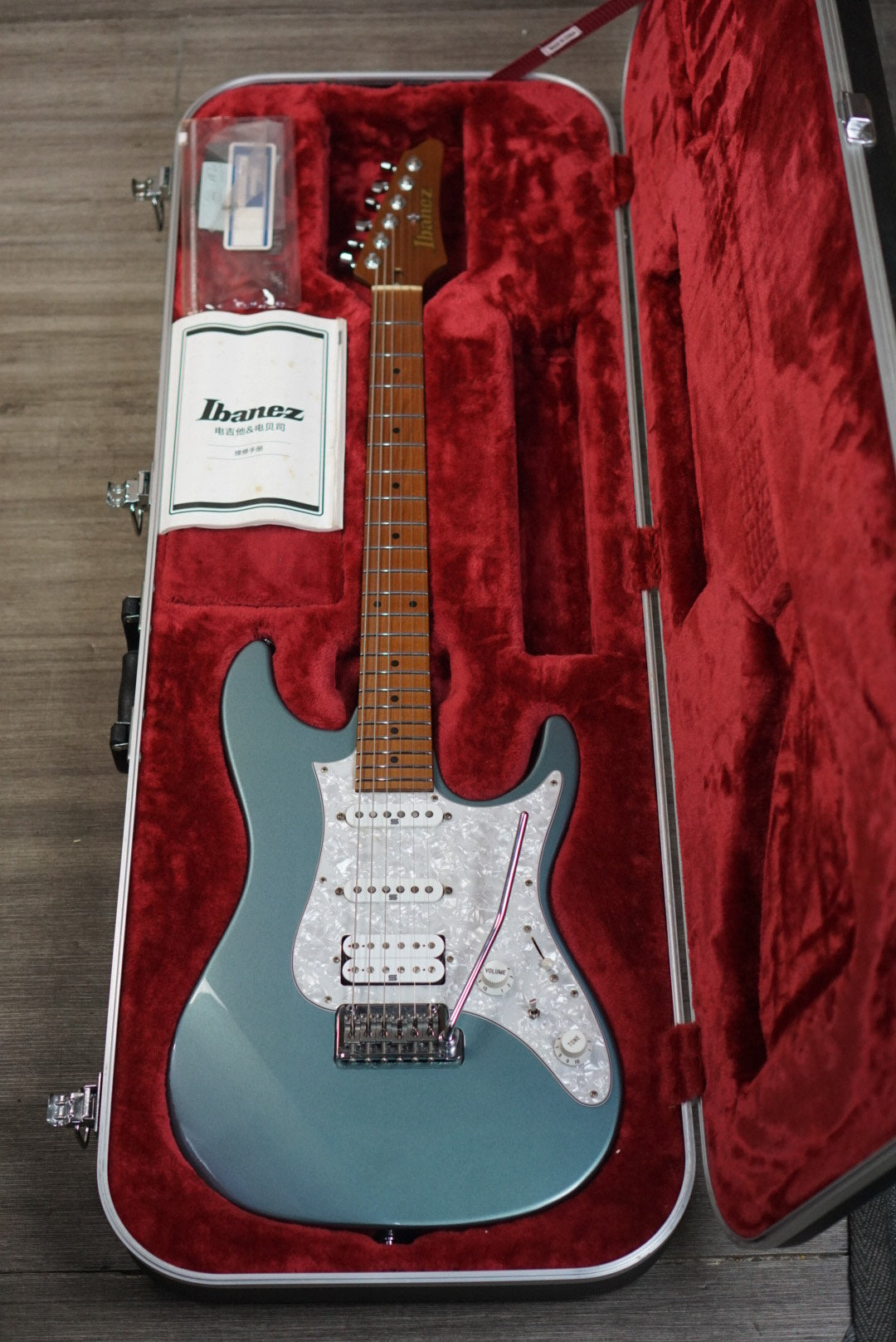 IBANEZ PRESTIGE AZ 2204 ICE BLUE METALLIC