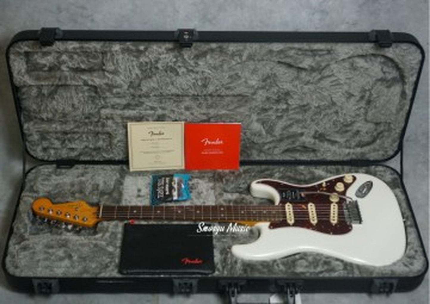 Fender American Ultra Stratocaster Electric Guitar RW FB Arctic Pearl