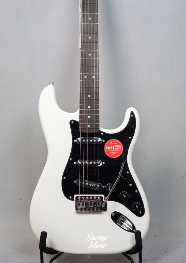 Squier FSR Sonic Stratocaster Black Pickguard Laurel FB Artic White