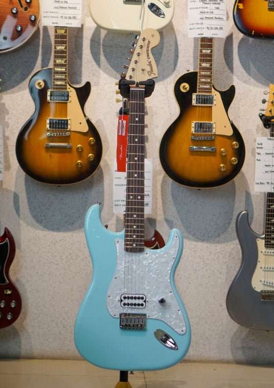 Fender Limited Edition Tom DeLonge Stratocaster Daphne Blue